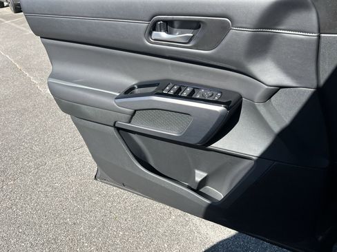 New 2026 Nissan Pathfinder SL image 12