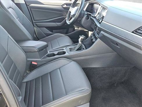 Used 2024 Volkswagen Jetta SE FWD image 25