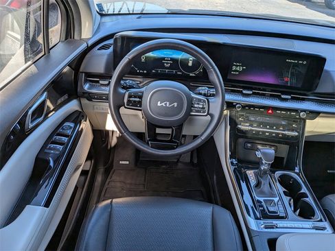 Used 2024 Kia Carnival SX Prestige image 18