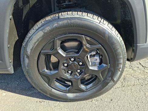 Used 2023 Jeep Compass Trailhawk image 8