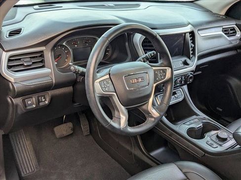 Certified 2023 GMC Acadia SLT image 10