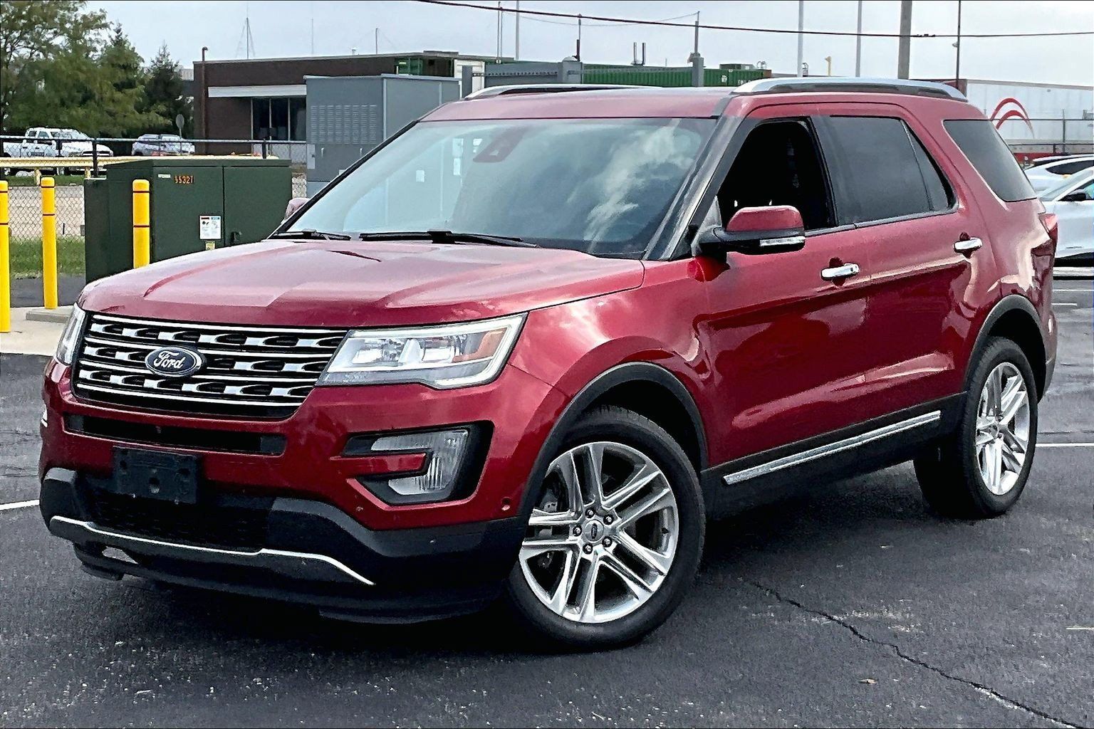 Used 2017 Ford Explorer Limited w/ Equipment Group 301A AWD/4WD image 8