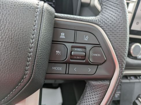 Used 2025 Toyota Tundra Limited AWD/4WD image 23