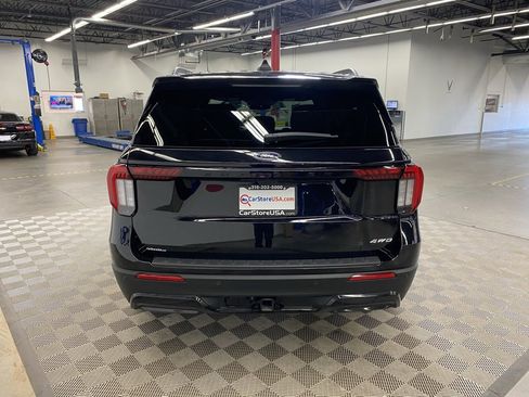 Used 2025 Ford Explorer ST-Line w/ ST-Line Street Pack image 10