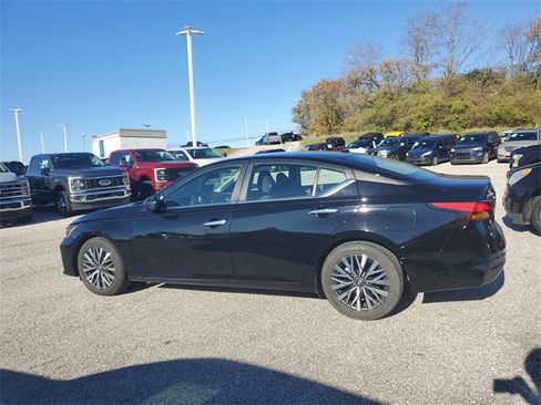 Used 2024 Nissan Altima 2.5 SV image 7