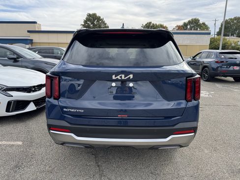 New 2026 Kia Sorento S w/ S Panoramic Sunroof Package image 4