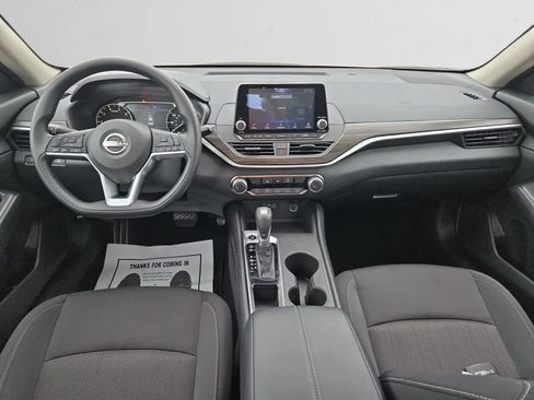 Used 2025 Nissan Altima 2.5 SV FWD image 10