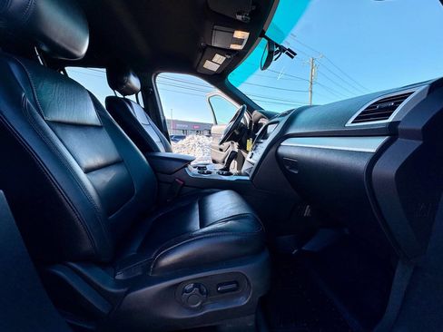 Used 2015 Ford Explorer XLT w/ Equipment Group 202B image 38