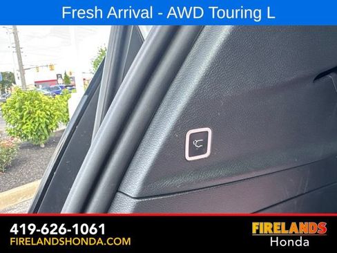 Used 2023 Chrysler Pacifica Touring-L w/ S Appearance Package AWD/4WD image 31