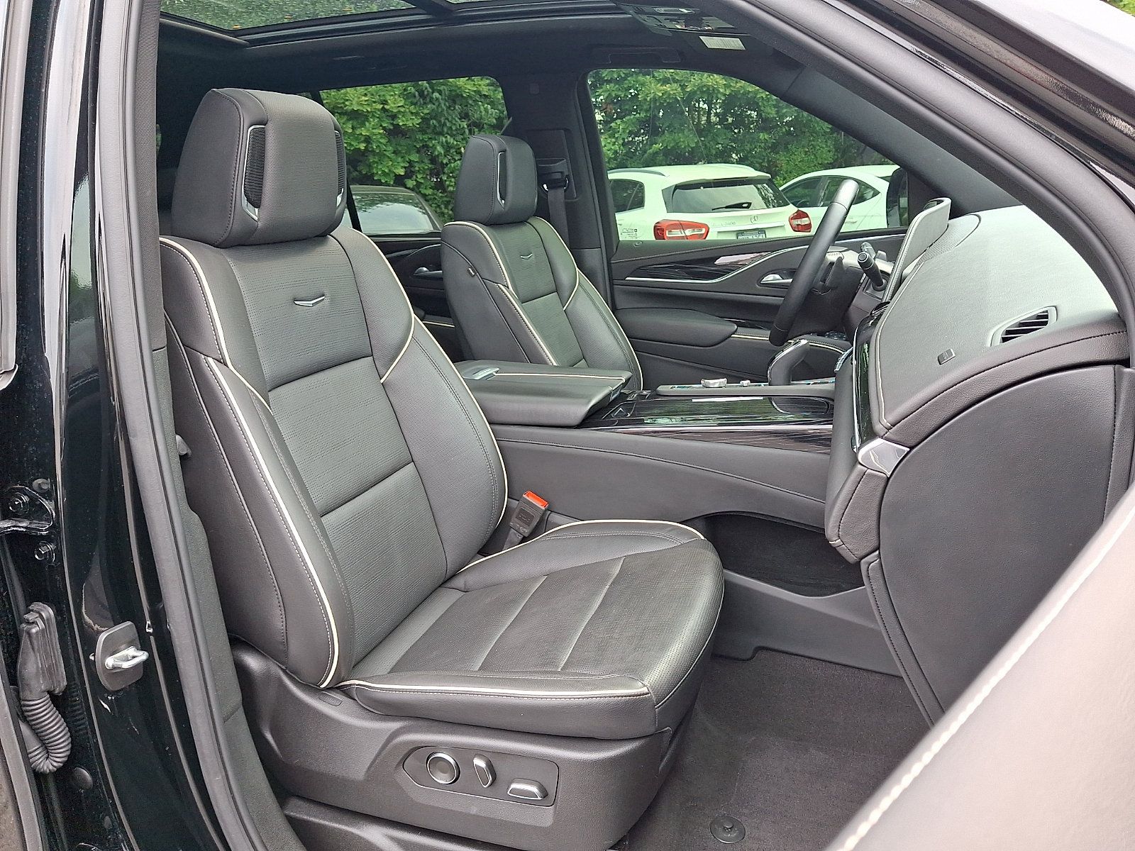Used 2024 Cadillac Escalade Sport w/ LPO, ONYX Package AWD/4WD image 3