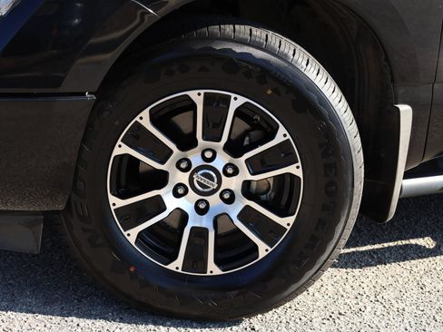 Used 2021 Nissan Titan SV w/ SV Convenience Package image 17