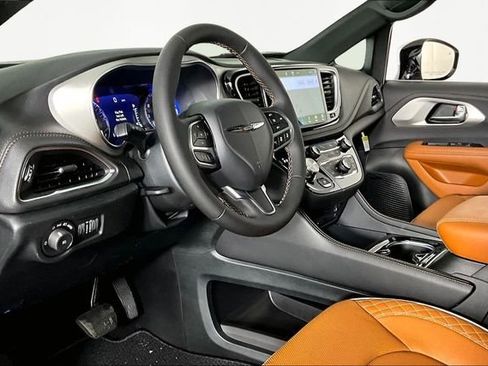 New 2026 Chrysler Pacifica Pinnacle w/ Trailer Tow Group image 8