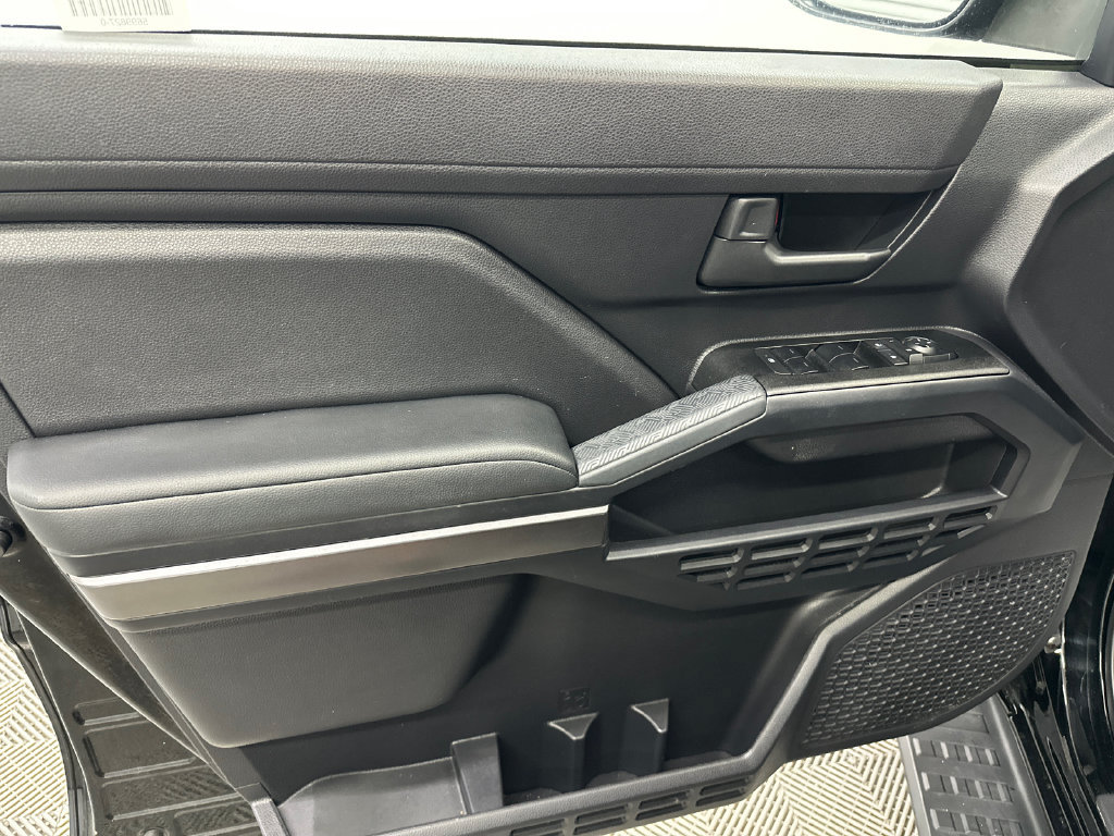 Used 2025 Toyota 4Runner SR5 AWD/4WD image 10