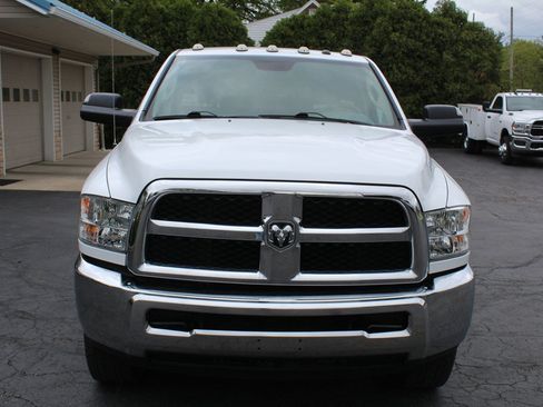 Used 2018 RAM 3500 Tradesman w/ Chrome Appearance Group AWD/4WD image 11