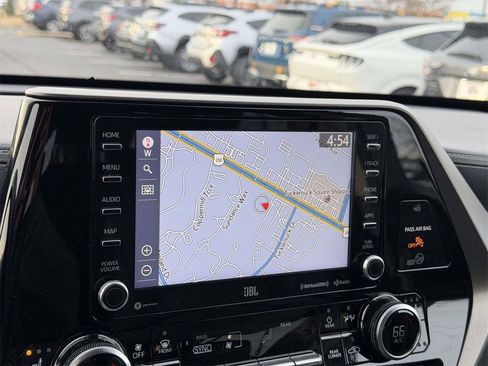 Used 2021 Toyota Highlander Limited image 22