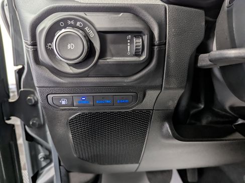 Used 2025 Jeep Wrangler Unlimited Sahara w/ Safety Group AWD/4WD image 15
