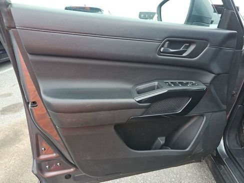 Used 2024 Nissan Pathfinder SV image 13