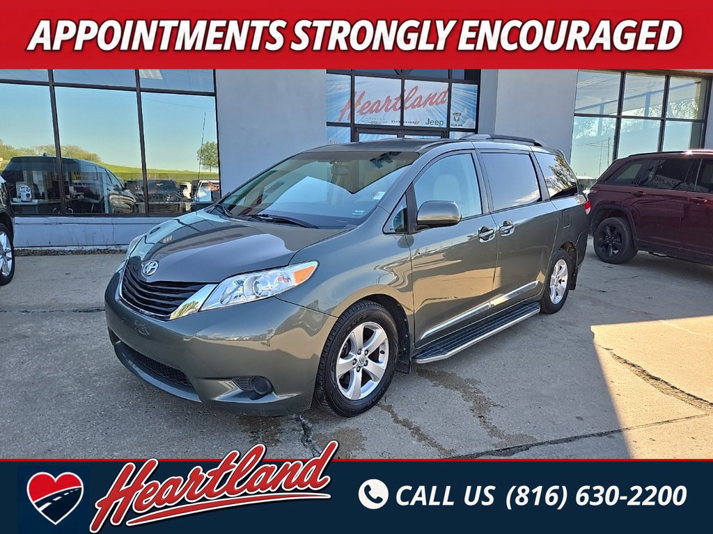 Used 2013 Toyota Sienna LE FWD image 1