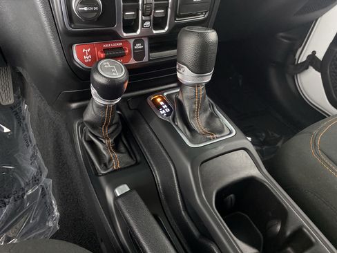 Used 2020 Jeep Gladiator Mojave w/ Dual Top Group AWD/4WD image 32