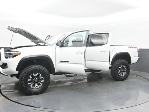 Used 2023 Toyota Tacoma TRD Off-Road AWD/4WD image 42