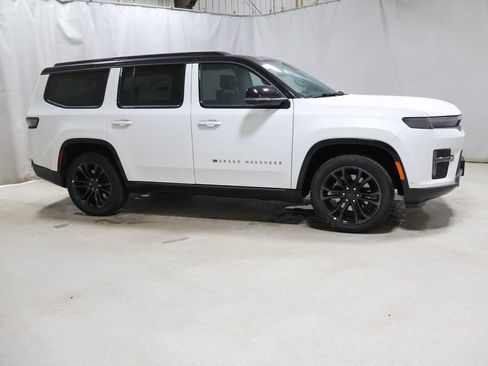 New 2026 Jeep Grand Wagoneer Summit image 6