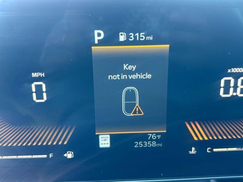 Used 2026 Kia Carnival FWD image 43