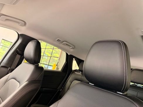 Used 2025 Ford Escape Platinum AWD/4WD image 26