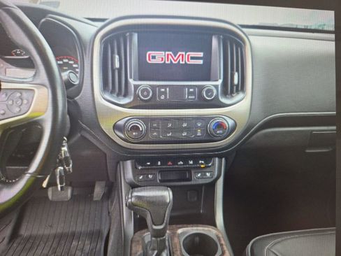 Used 2021 GMC Canyon Denali image 8