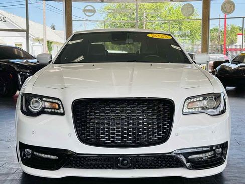 Used 2023 Chrysler 300 C RWD image 20