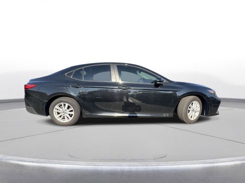 Used 2025 Toyota Camry LE w/ Convenience Package image 5