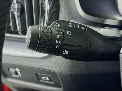 Used 2019 Volvo S60 T5 Momentum w/ Premium Package image 5