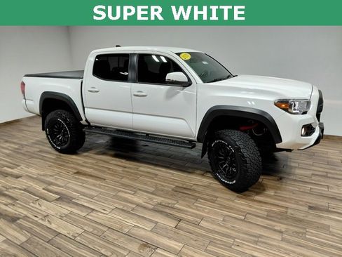 Used 2019 Toyota Tacoma TRD Off-Road image 7