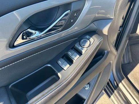 Certified 2023 Chevrolet Traverse LT image 11