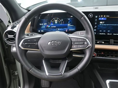 Used 2025 Chevrolet Equinox ACTIV w/ Safety and Technology Package image 6