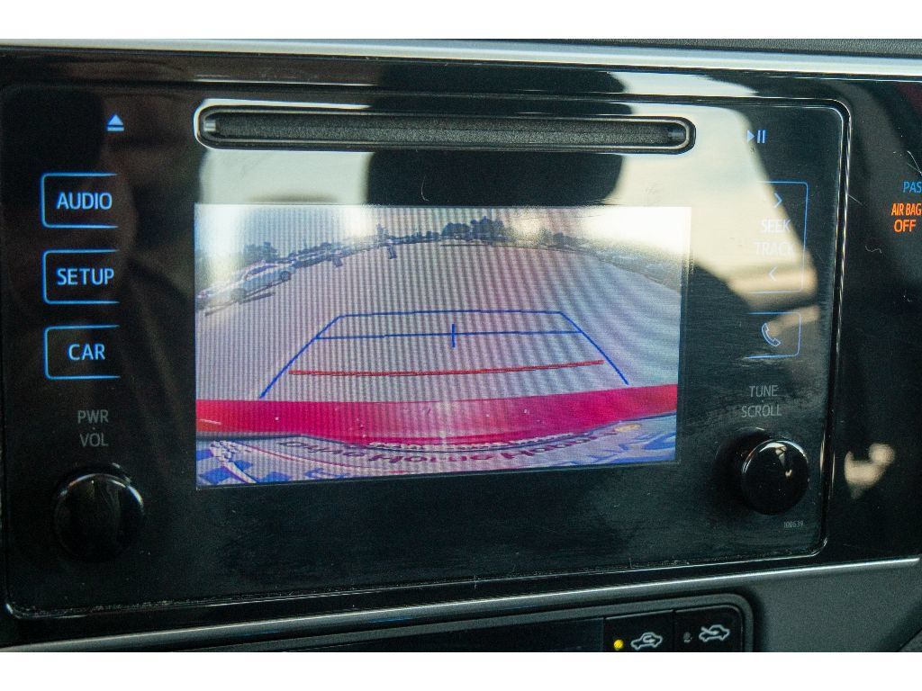 Used 2018 Toyota Corolla LE FWD image 24