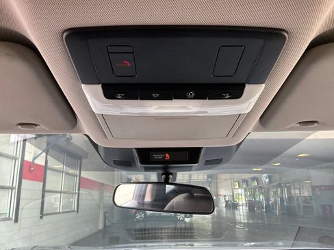 Used 2025 Nissan Rogue SV FWD image 16