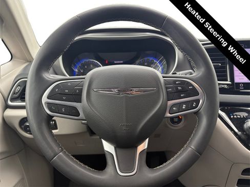 Certified 2023 Chrysler Pacifica Touring-L image 12
