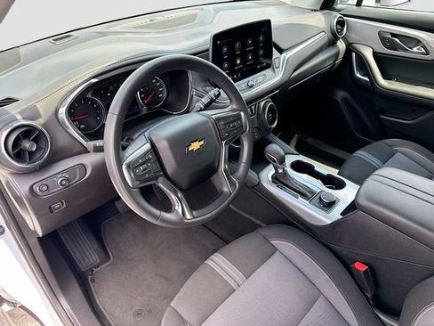 Used 2025 Chevrolet Blazer LT FWD image 9