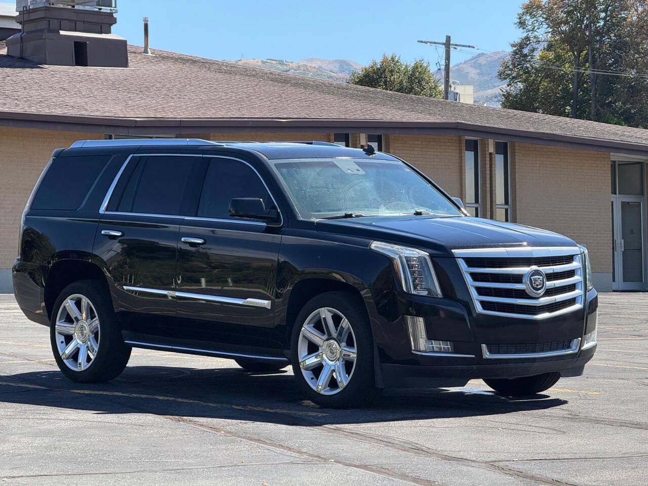 Used 2015 Cadillac Escalade Luxury AWD/4WD image 7