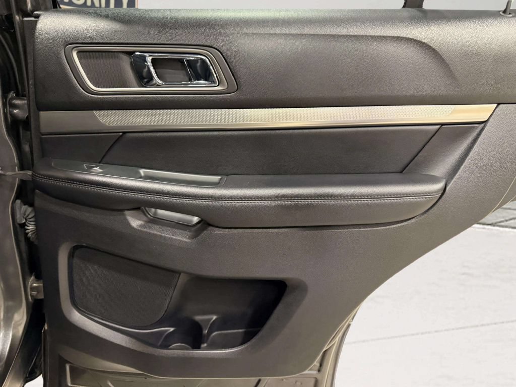 Used 2018 Ford Explorer XLT w/ Equipment Group 202A AWD/4WD image 25