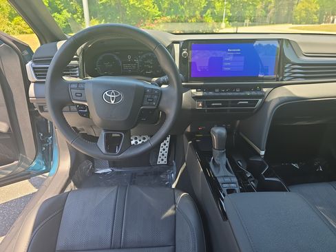 Used 2025 Toyota Camry XSE FWD image 17