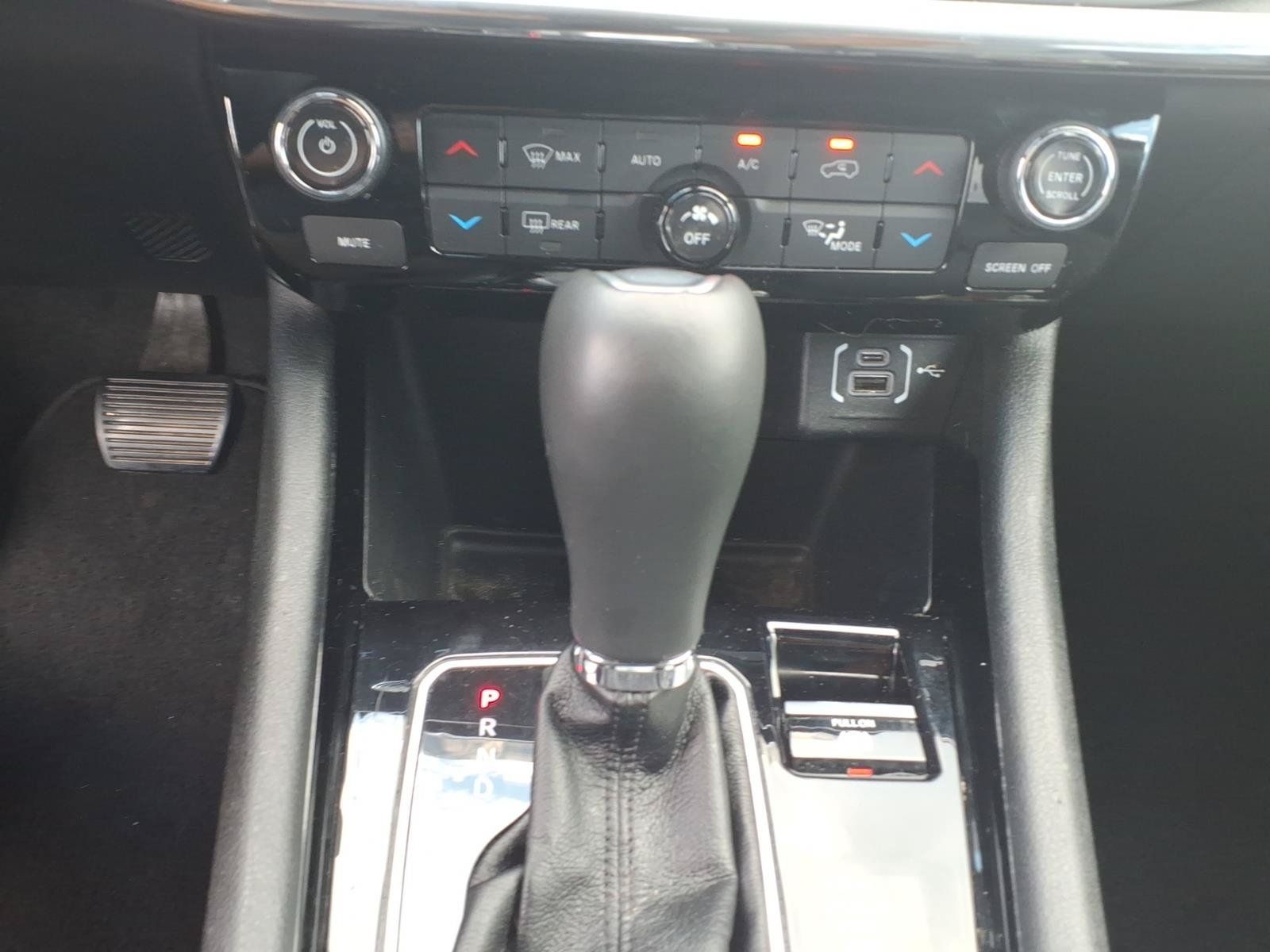 Used 2024 Jeep Compass Limited w/ Sun and Sound Group AWD/4WD image 27