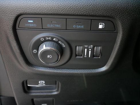 Used 2022 Jeep Grand Cherokee Limited 4xe image 26