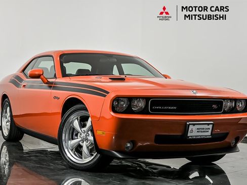 Used 2009 Dodge Challenger R/T RWD image 1