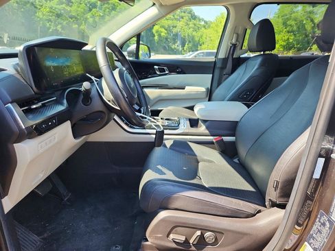 Used 2023 Kia Carnival SX Prestige FWD image 5