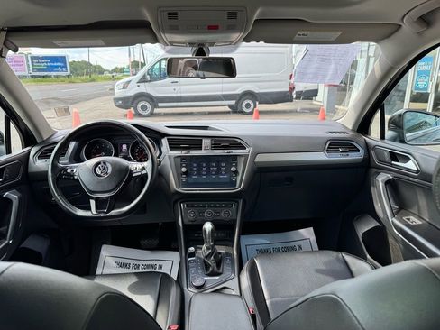 Used 2018 Volkswagen Tiguan SE w/ Panoramic Sunroof Package image 37
