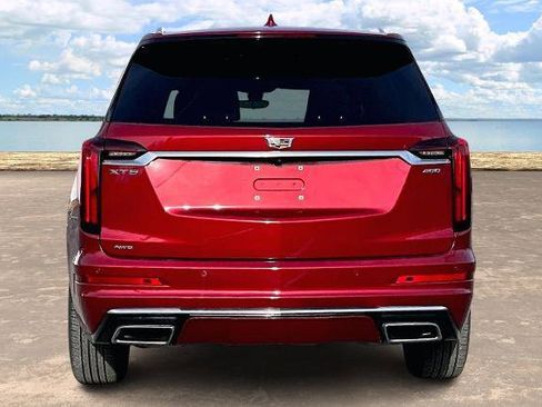 Used 2023 Cadillac XT6 Premium Luxury w/ Technology Package image 5