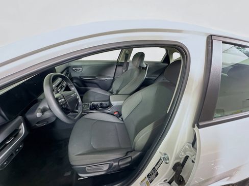 Used 2025 Kia K4 LXS image 12
