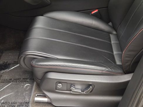 Used 2019 Bentley Bentayga image 34