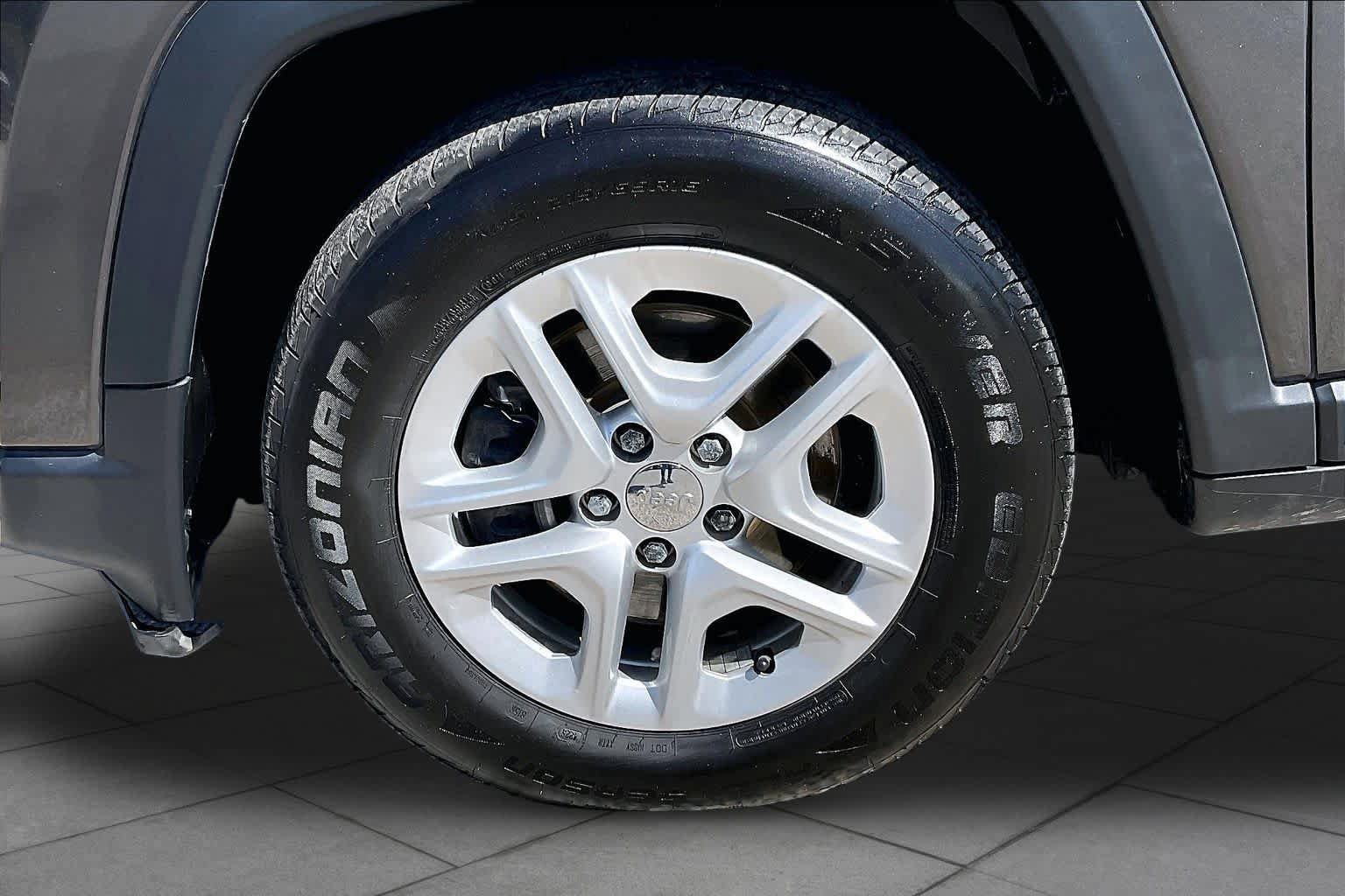 Used 2019 Jeep Compass Sport FWD image 11